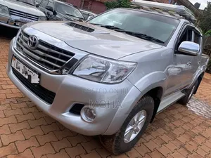 Toyota Hilux 3.0 D-4D 4x4 2015 Silver