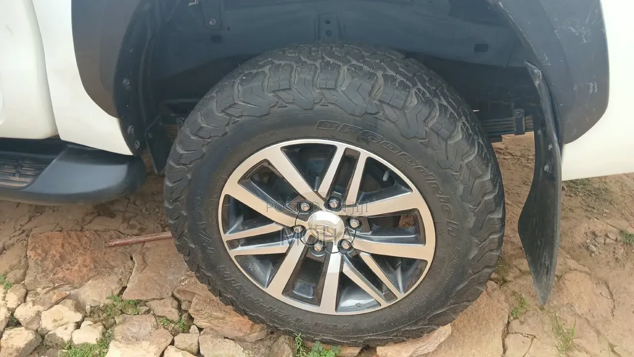 Toyota Hilux 3.0 D-4D 4x4 2015 Silver