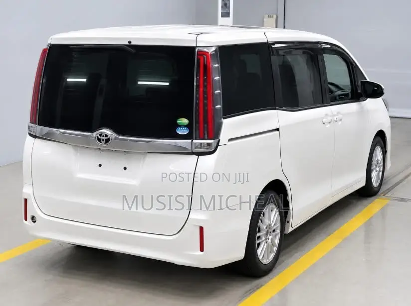 Toyota Noah 2.0 FWD (8 Seater) 2018