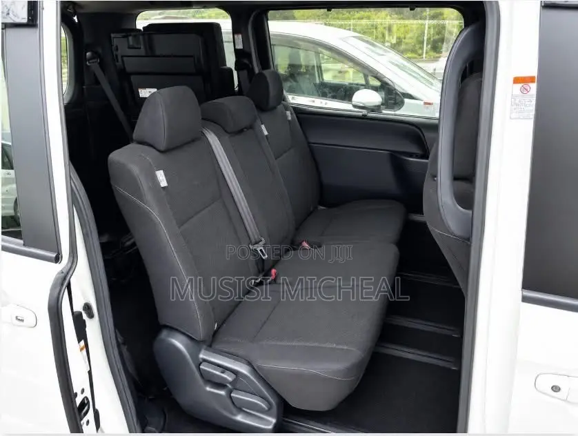 Toyota Noah 2.0 FWD (8 Seater) 2018