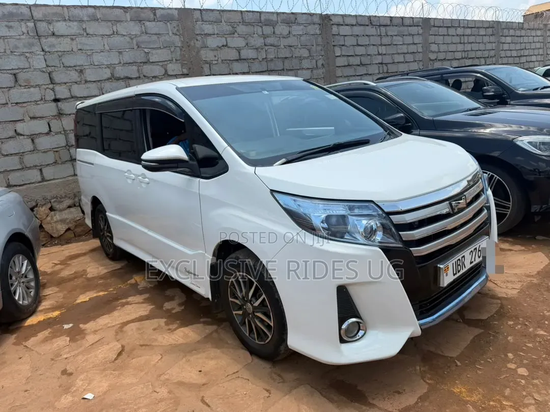 Toyota Noah 2.0 AWD (8 Seater) 2016 White