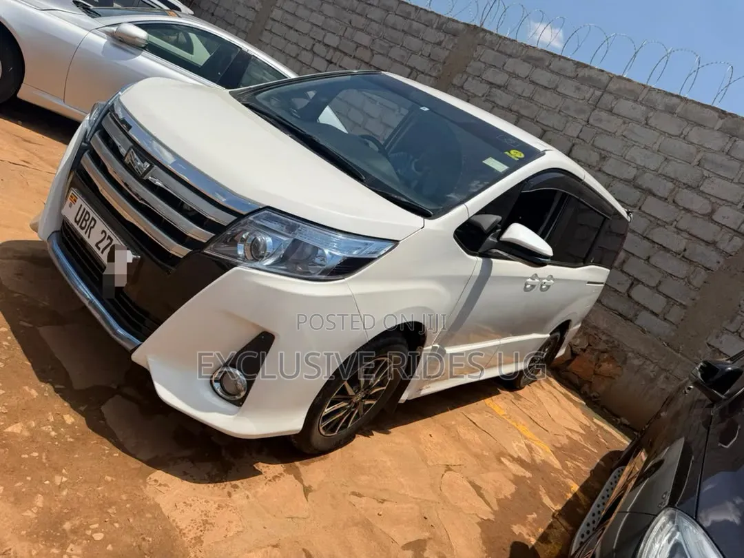 Toyota Noah 2.0 AWD (8 Seater) 2016 White