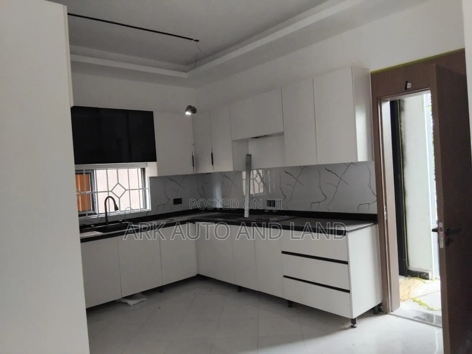 3bdrm Apartment in Kisasi Bahai, Nakawa for sale