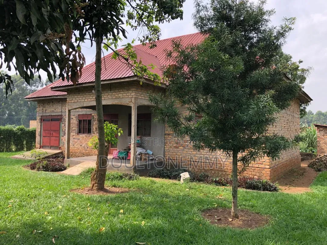 4bdrm House in Nkozi for sale