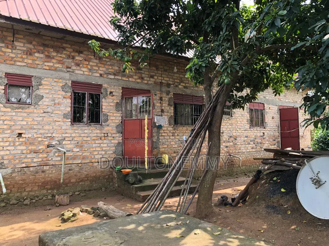 4bdrm House in Nkozi for sale
