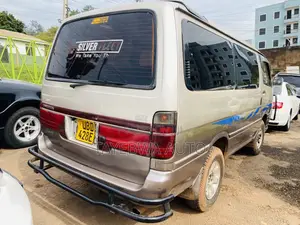 Toyota HiAce 2001 Silver