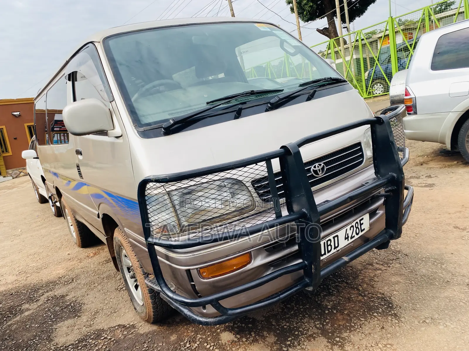 Toyota HiAce 2001 Silver