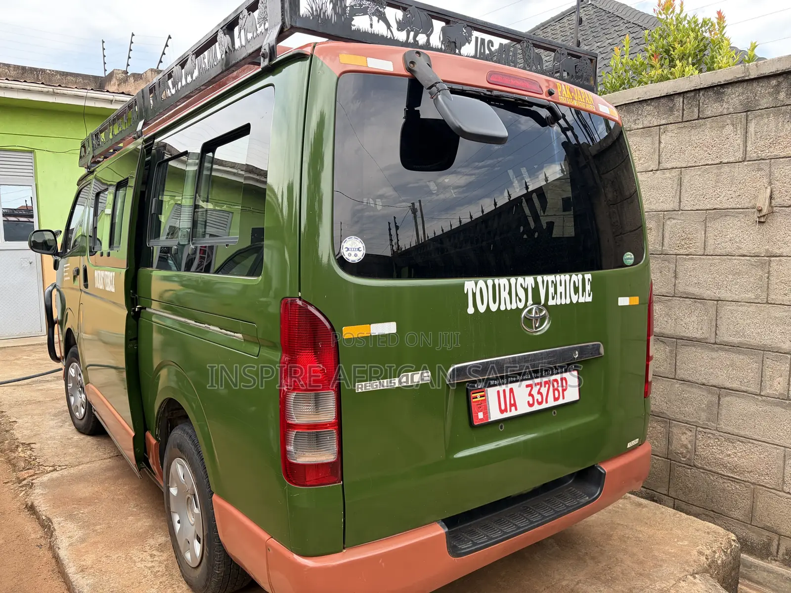 Toyota HiAce 2011 Green