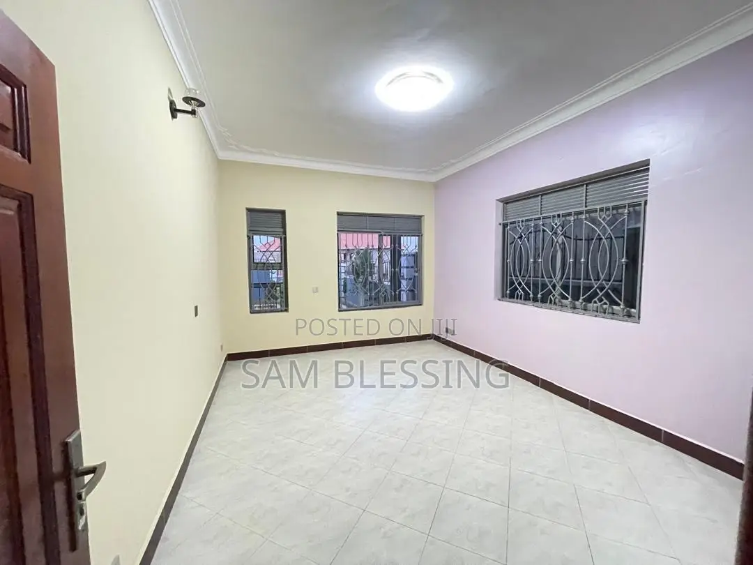4bdrm House in Kitende Arkright, Central Division for sale