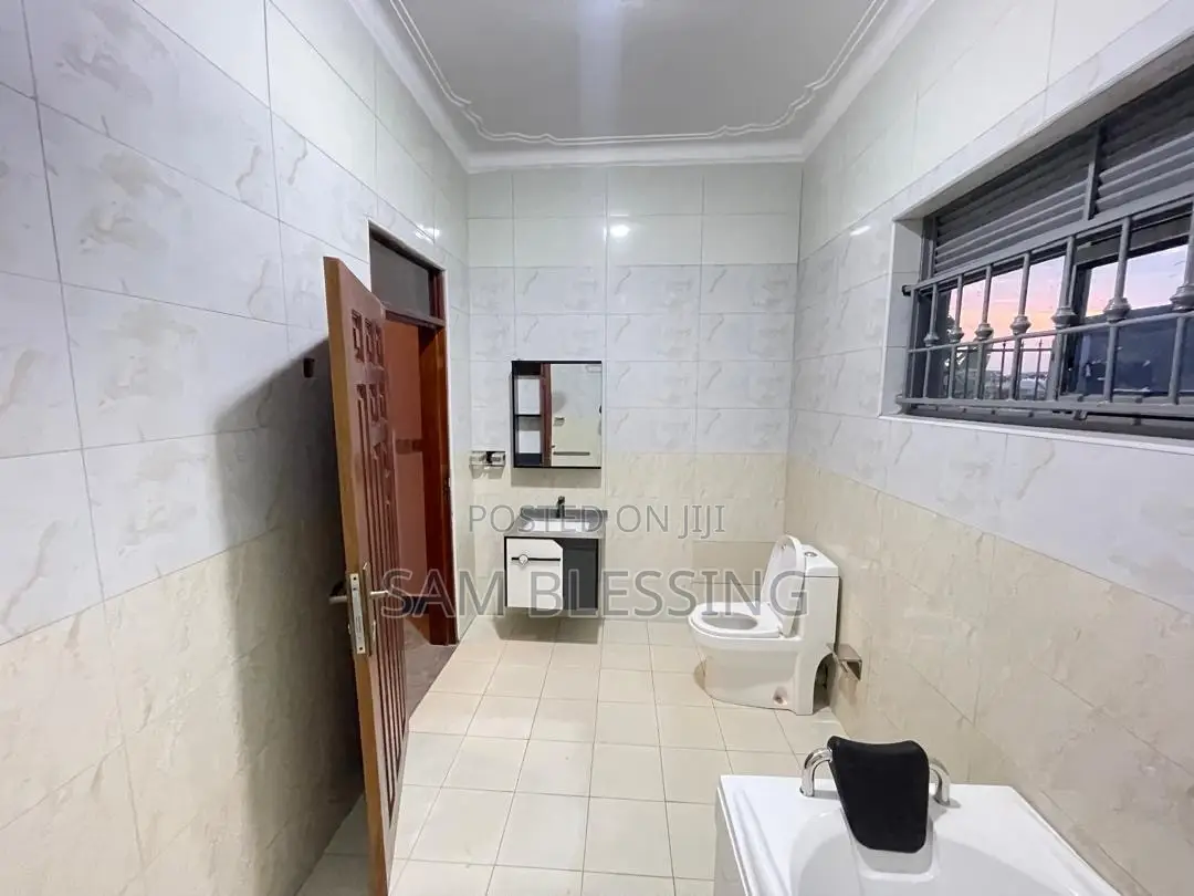 4bdrm House in Kitende Arkright, Central Division for sale