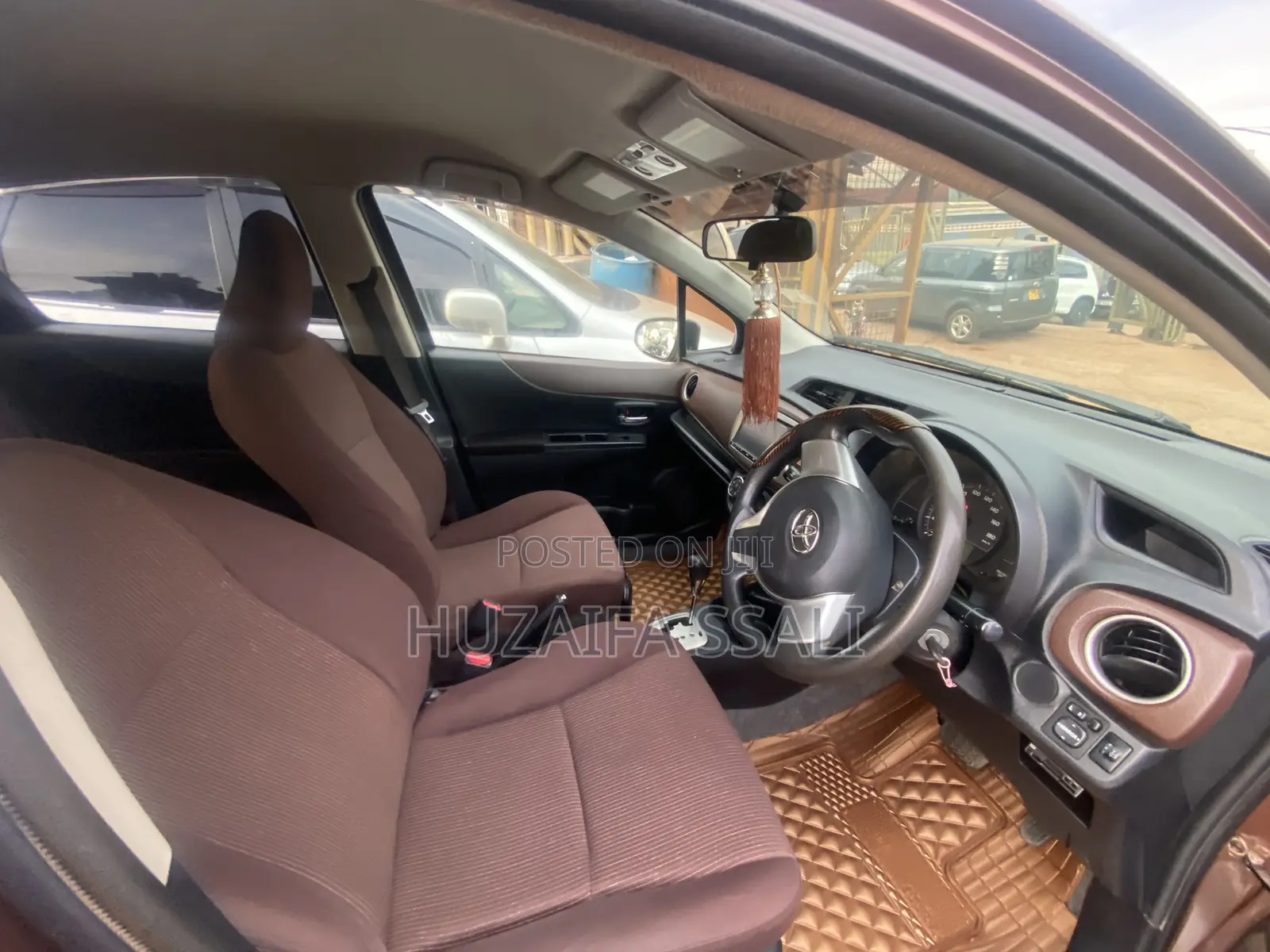 Toyota Vitz 2012 Maroon