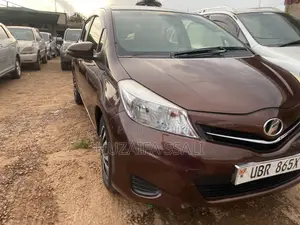 Toyota Vitz 2012 Maroon