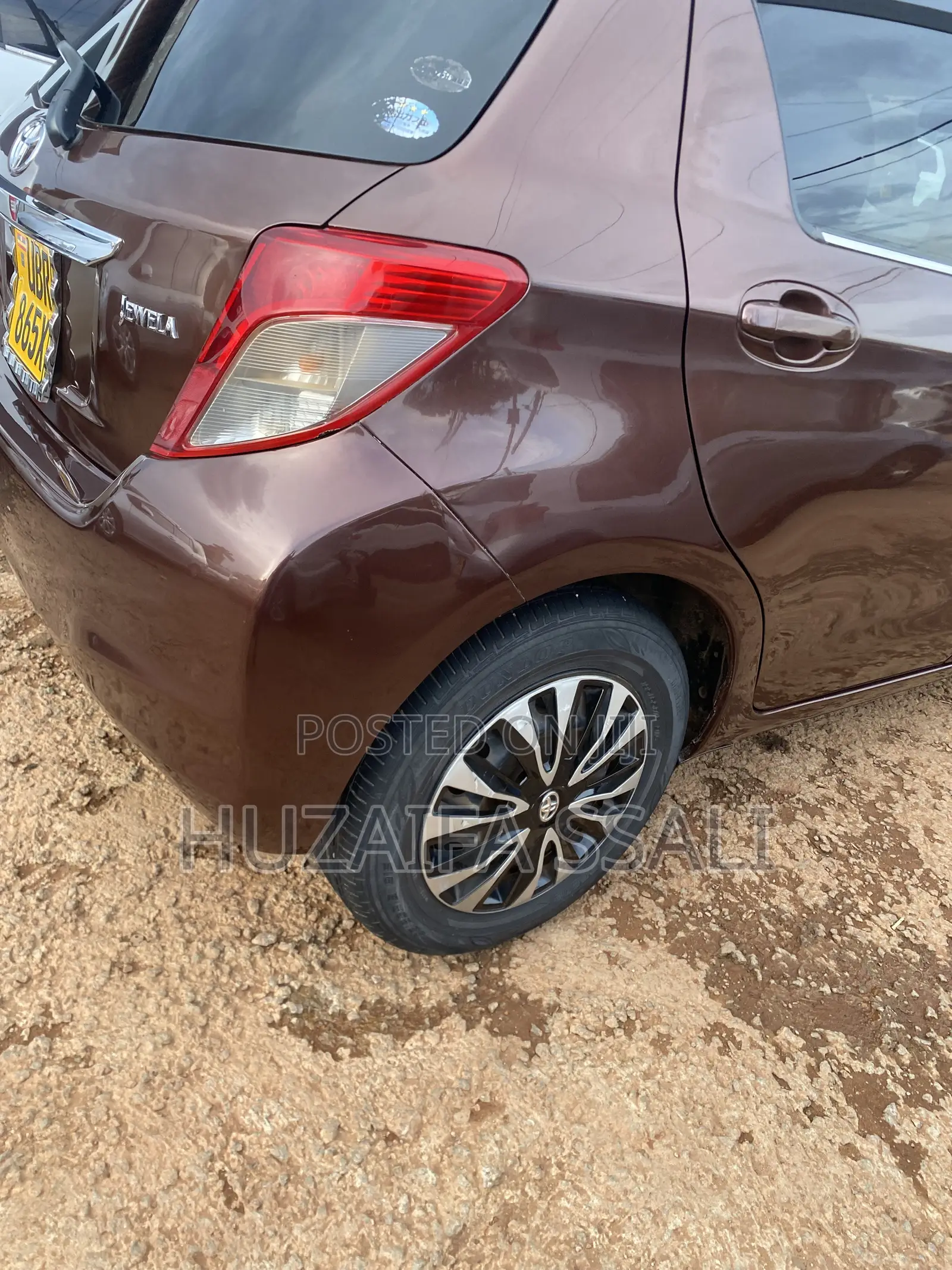 Toyota Vitz 2012 Maroon
