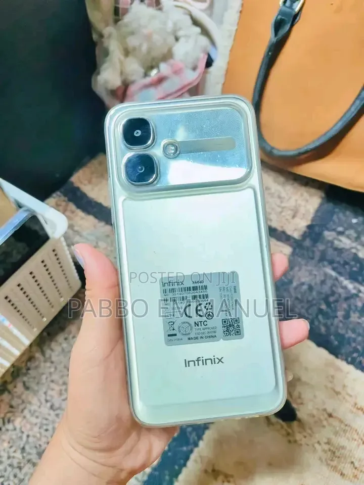 New Infinix Smart 20 128 GB Silver