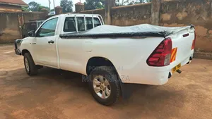 Toyota Hilux 2015 White