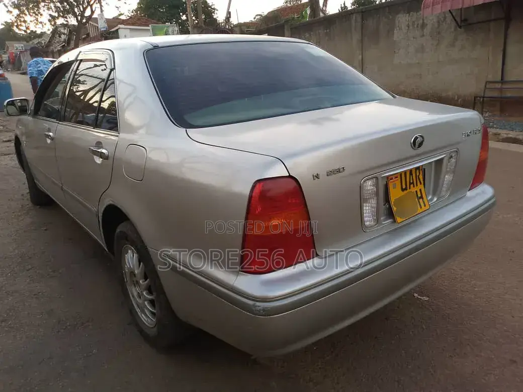Toyota Progress 2.5 RWD 2000 Silver