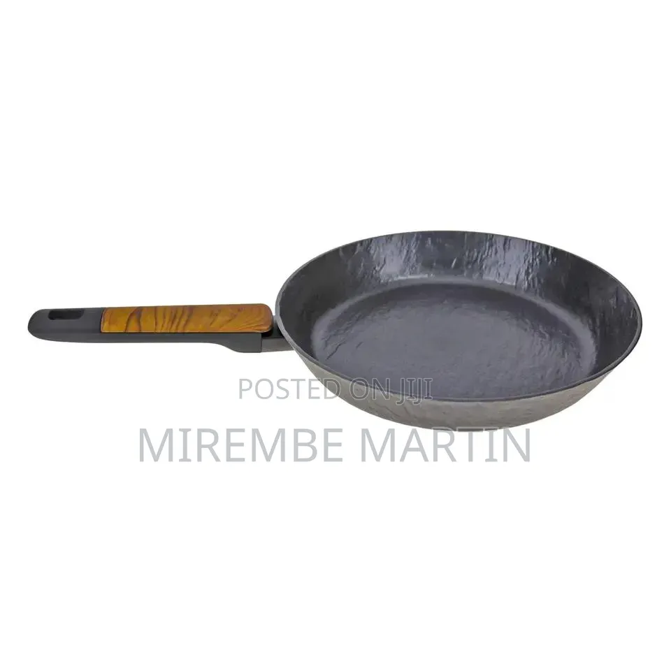 A 28 Cm Non-Stick Frying Pan Made