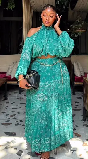 Fashion Top and Skirt (Two Piece)