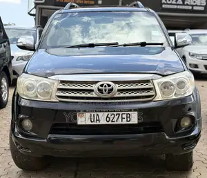 Toyota Fortuner 2.7 AWD 2014 Black