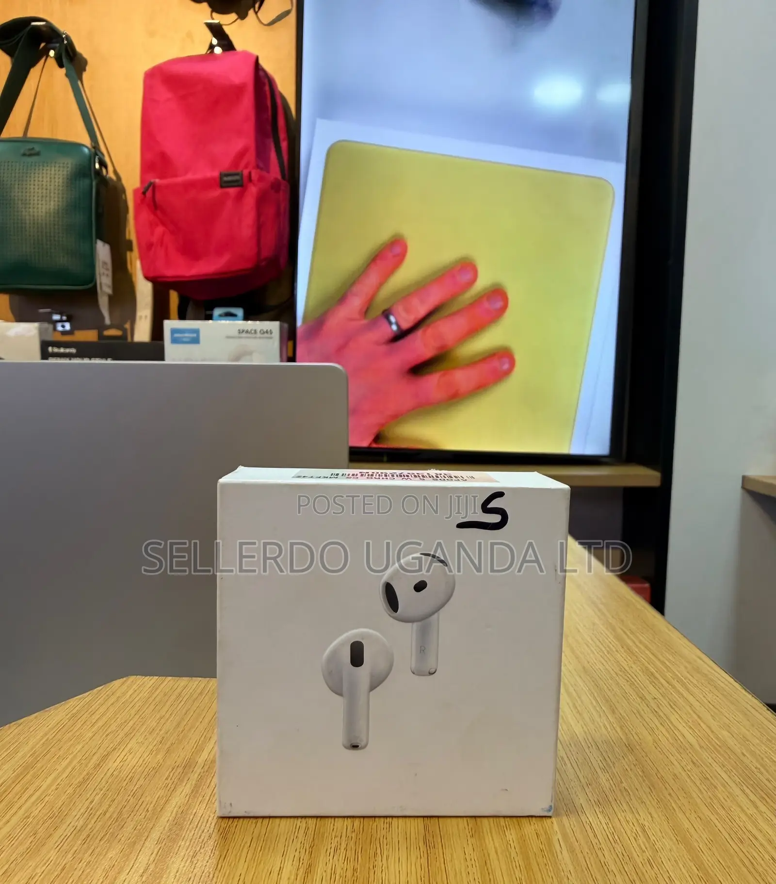 AirPods 5 With Wireless Charging Case