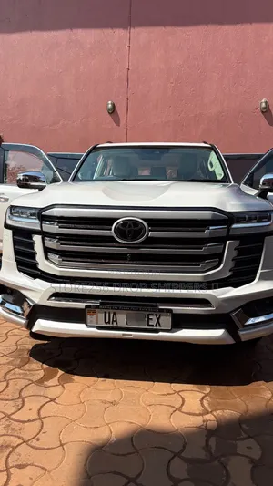 Toyota Land Cruiser LC300 2023 Pearl