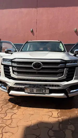 Toyota Land Cruiser LC300 2023 Pearl