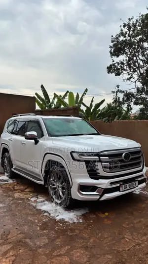 Toyota Land Cruiser LC300 2023 Pearl