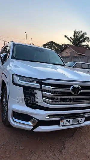 Toyota Land Cruiser LC300 2023 Pearl