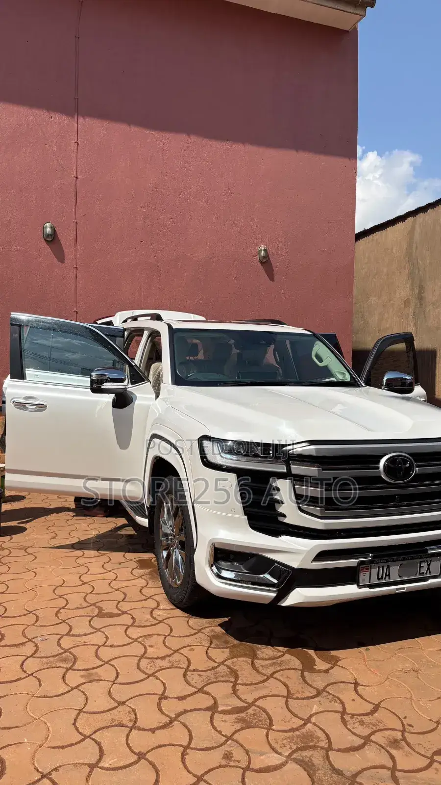 Toyota Land Cruiser LC300 2023 Pearl