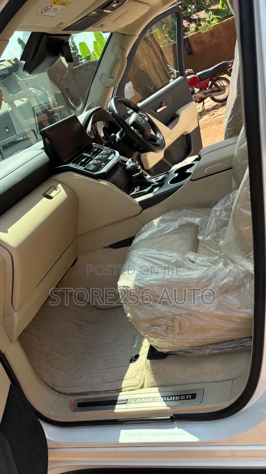 Toyota Land Cruiser LC300 2023 Pearl