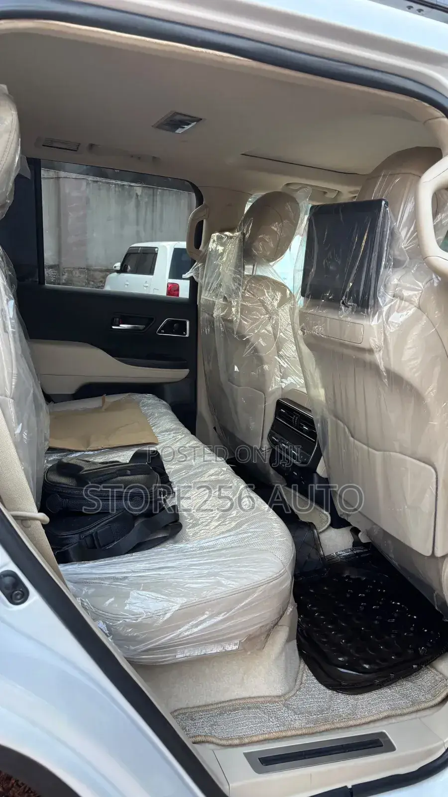 Toyota Land Cruiser LC300 2023 Pearl