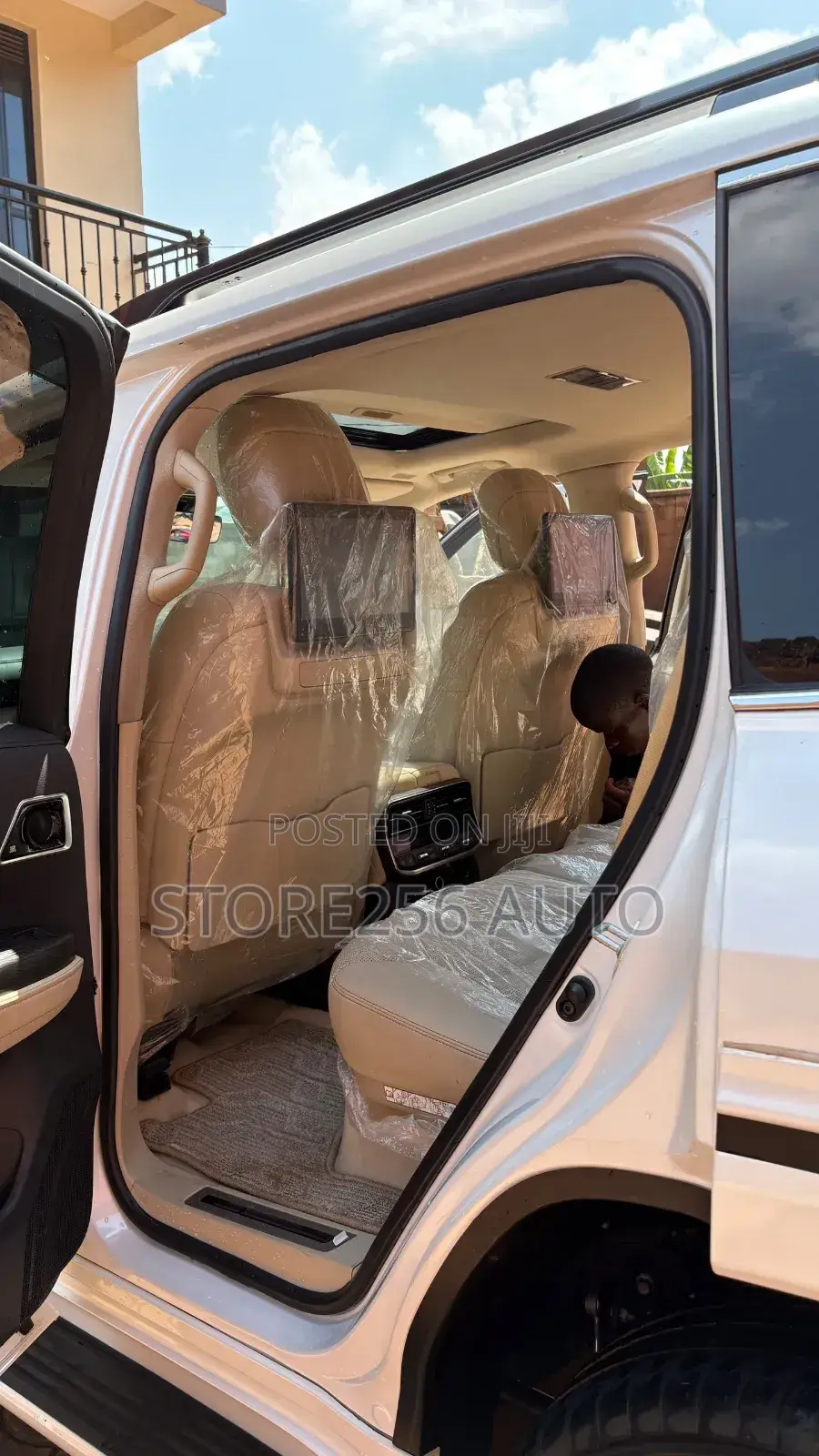 Toyota Land Cruiser LC300 2023 Pearl