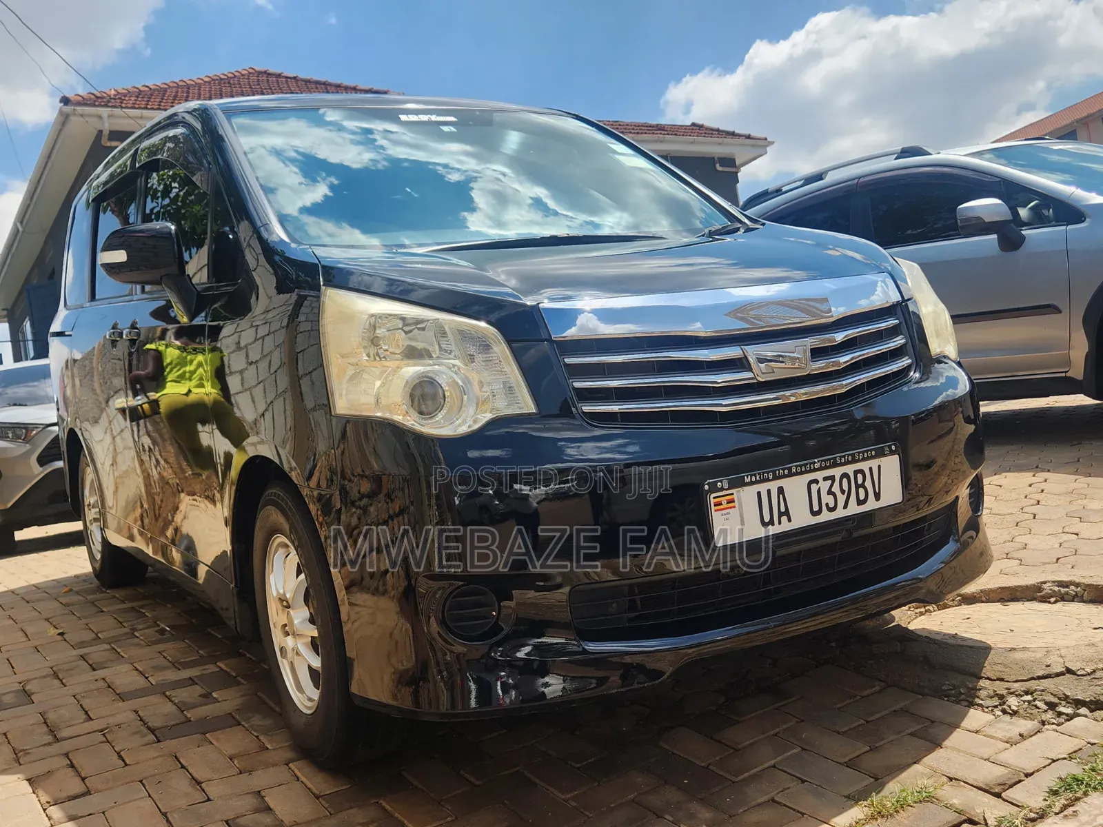 Toyota Noah 2012 Black