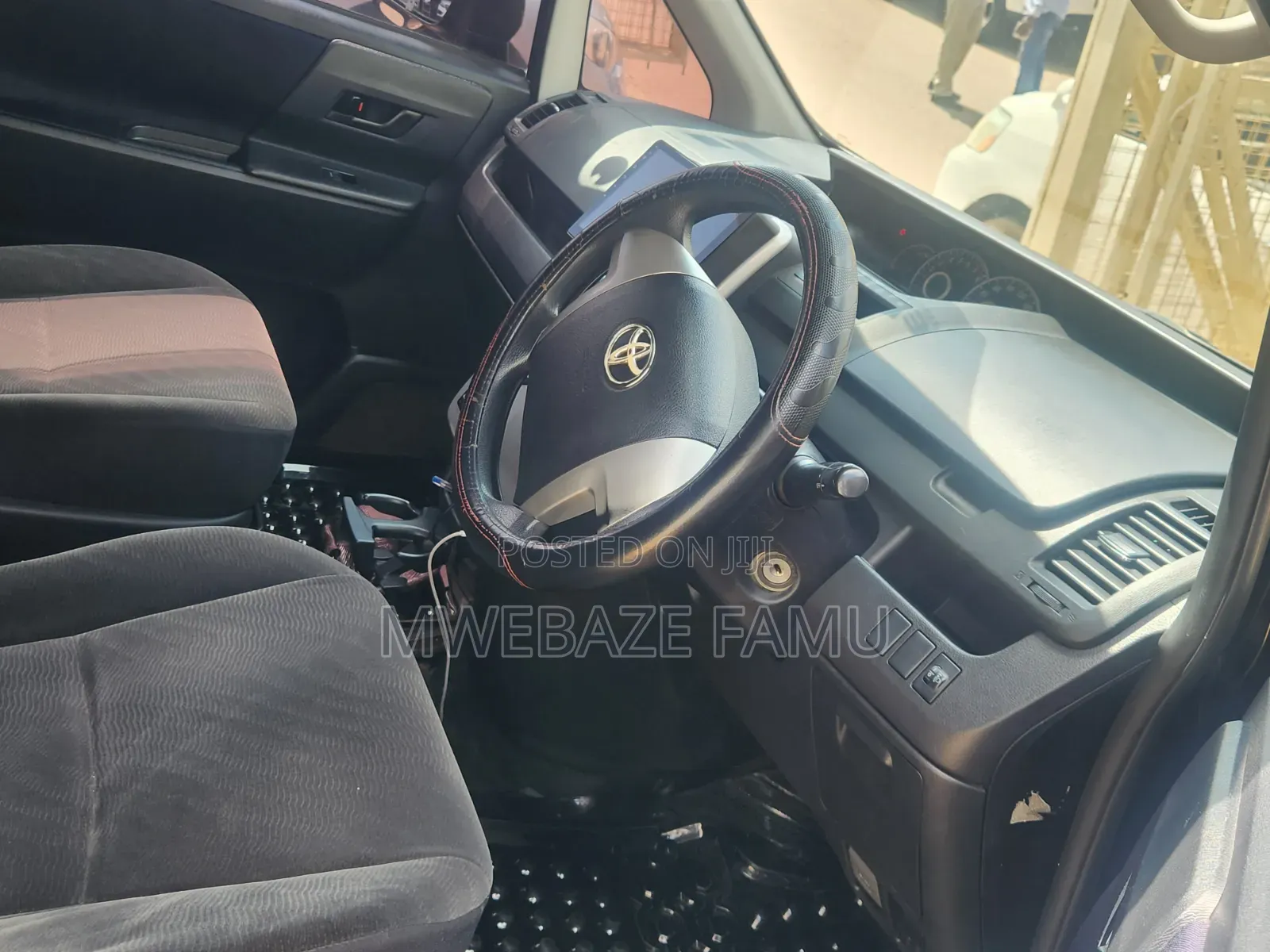Toyota Noah 2012 Black