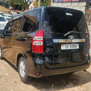 Toyota Noah 2012 Black