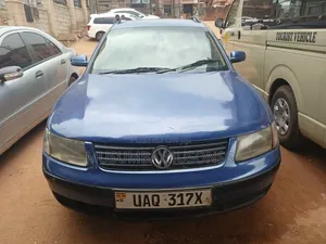Volkswagen Passat 2004 Blue