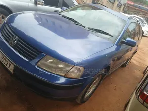 Volkswagen Passat 2004 Blue