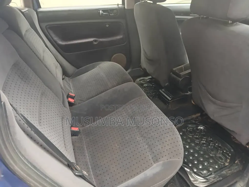 Volkswagen Passat 2004 Blue
