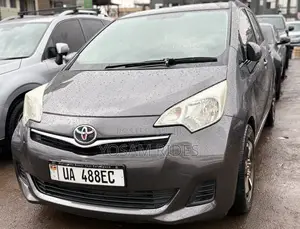 Toyota Ractis 1.5 FWD 2011 Gray