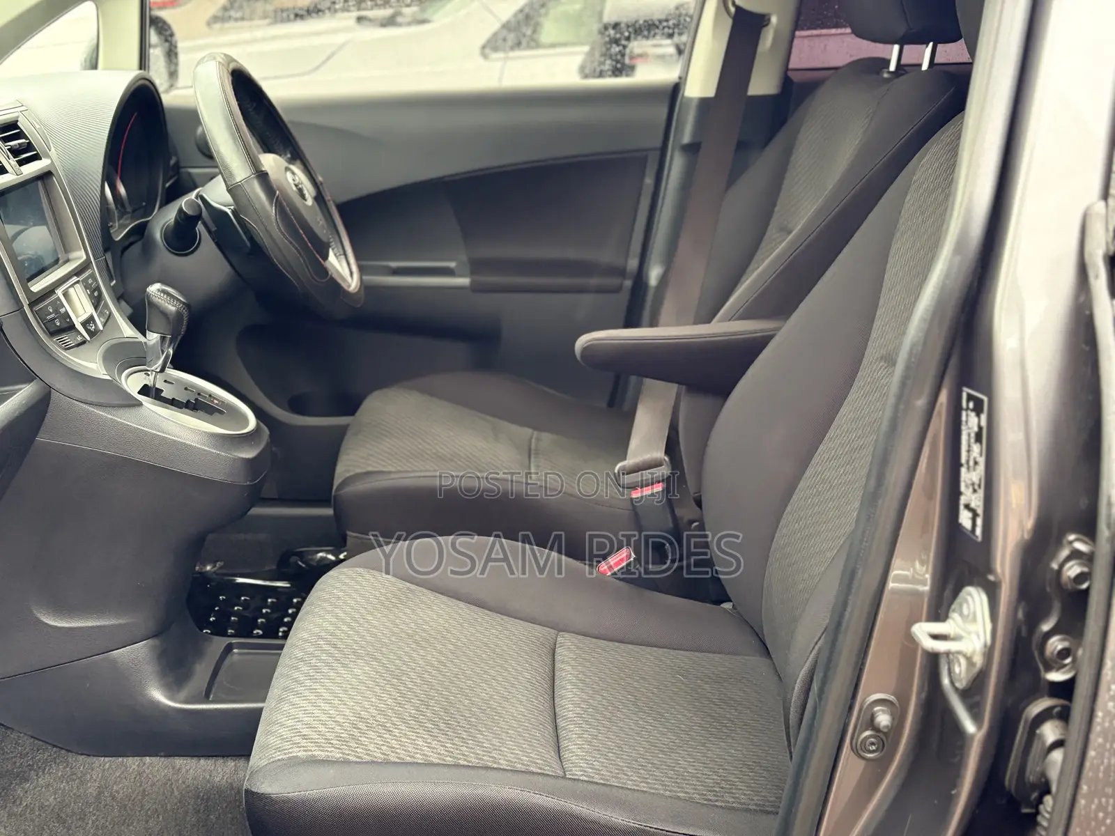 Toyota Ractis 1.5 FWD 2011 Gray