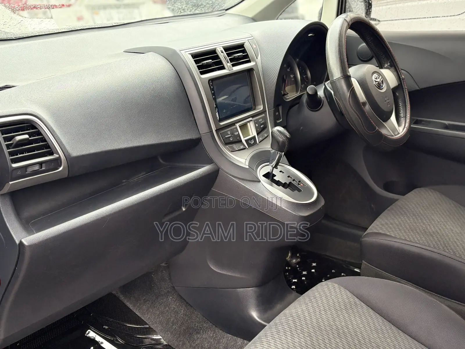 Toyota Ractis 1.5 FWD 2011 Gray