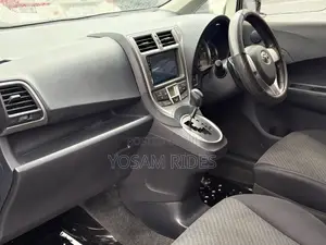 Toyota Ractis 1.5 FWD 2011 Gray