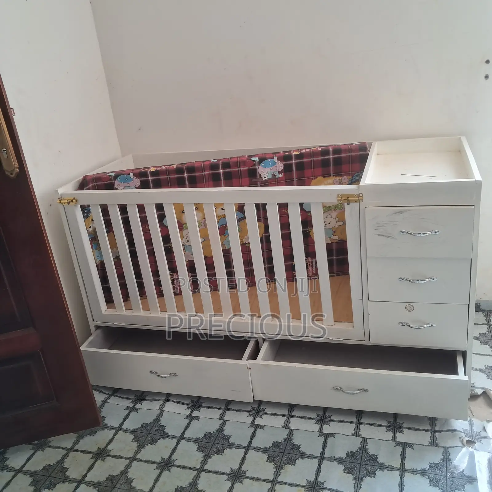 Baby Crib With a Matress
