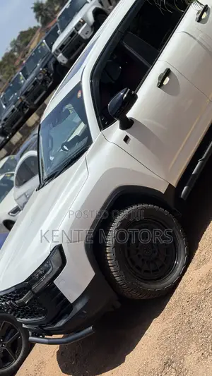 Toyota Land Cruiser LC300 2024 White