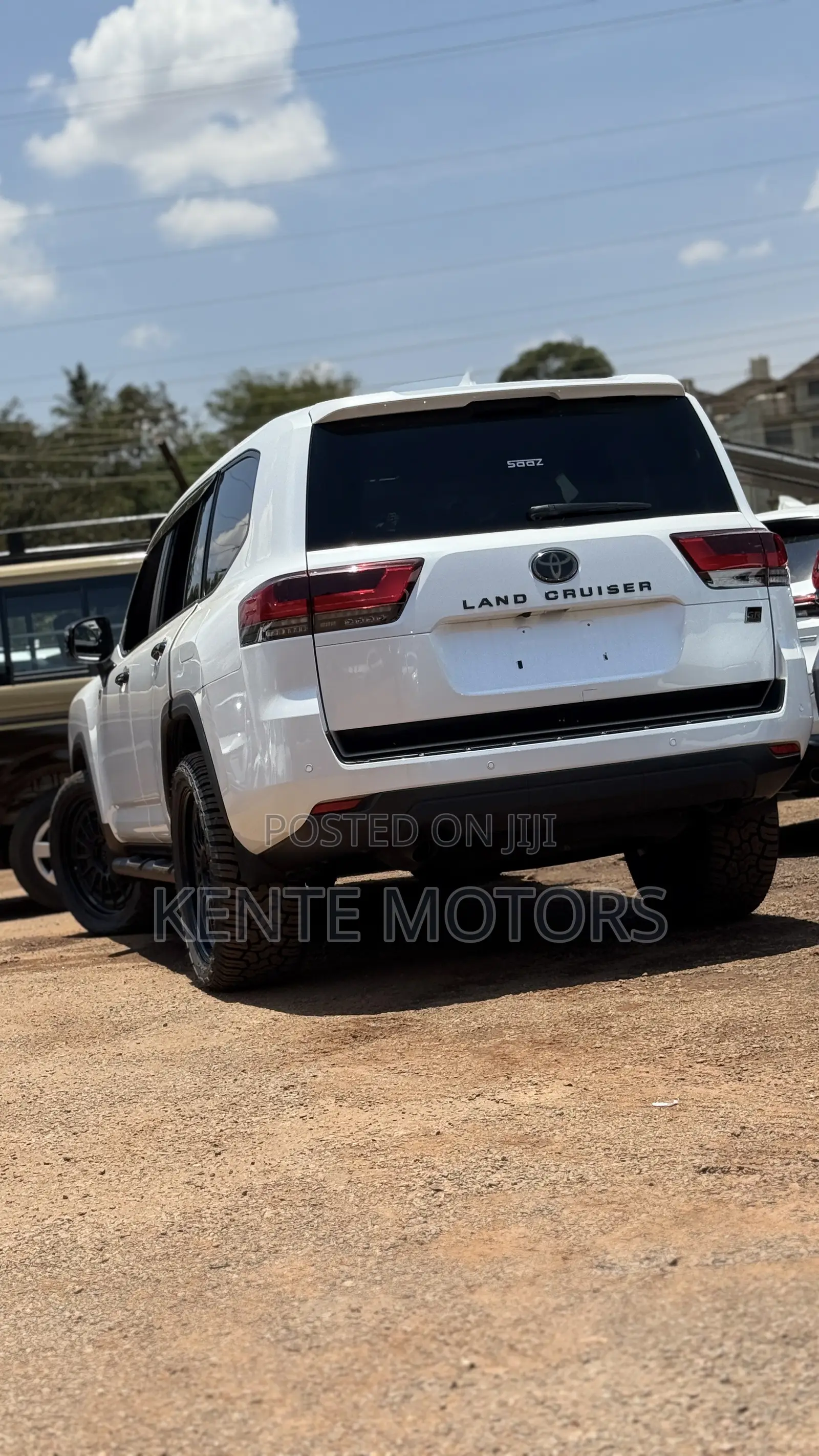 Toyota Land Cruiser LC300 2024 White