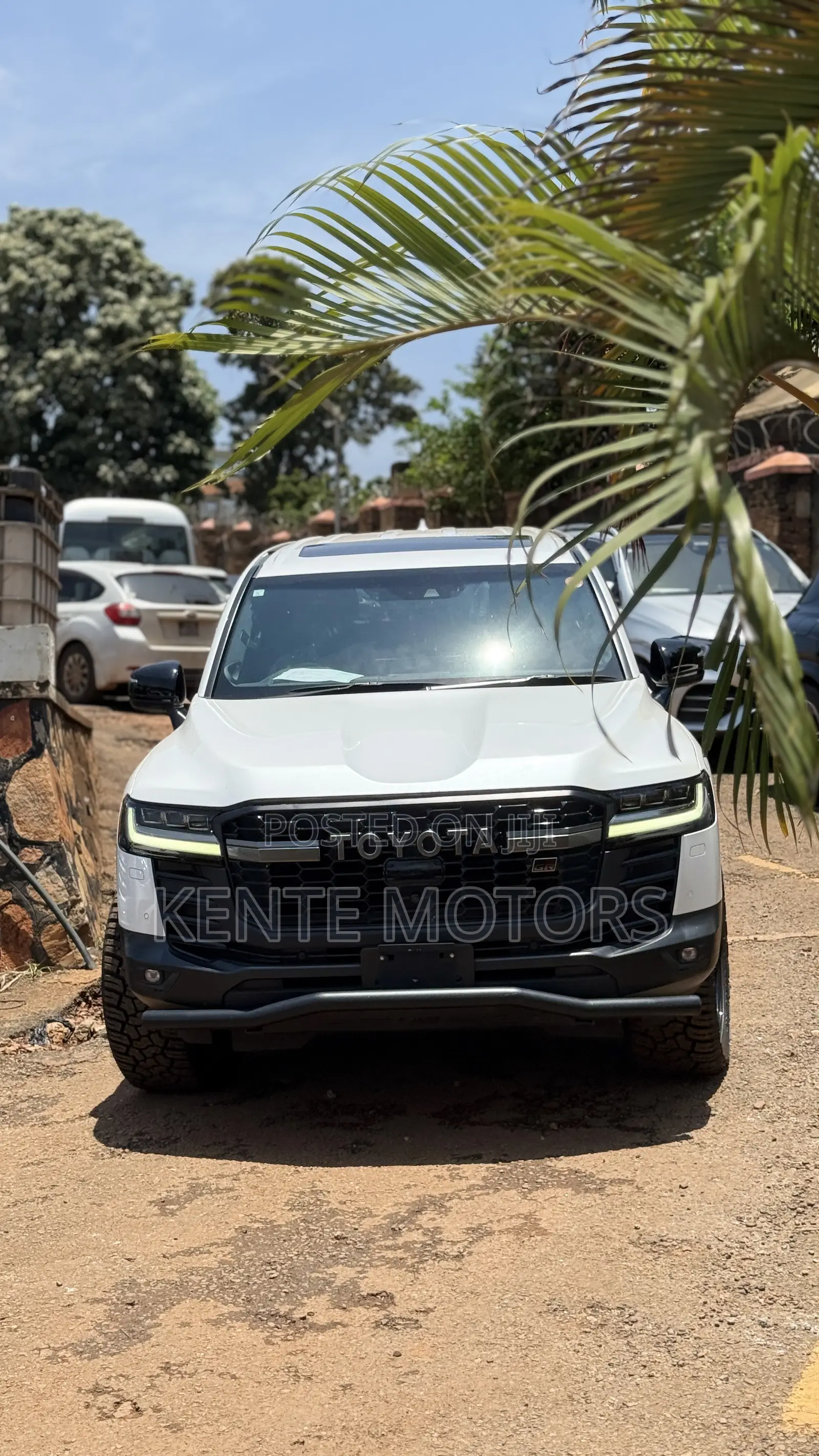 Toyota Land Cruiser LC300 2024 White
