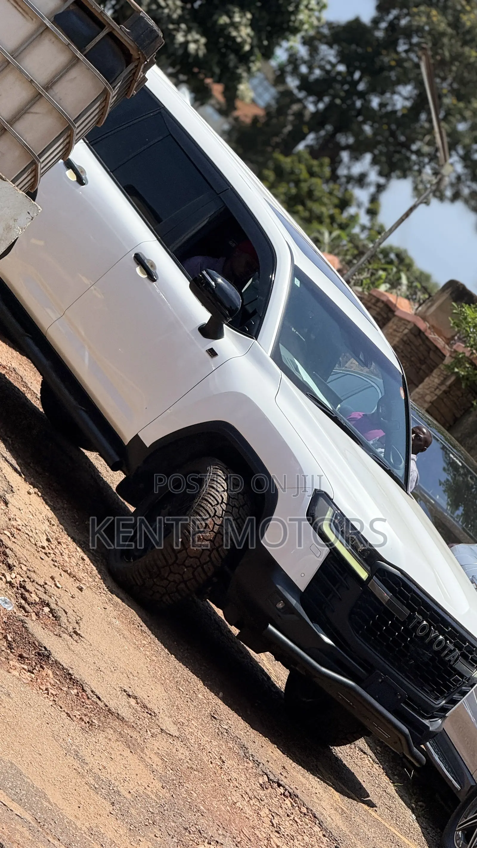 Toyota Land Cruiser LC300 2024 White