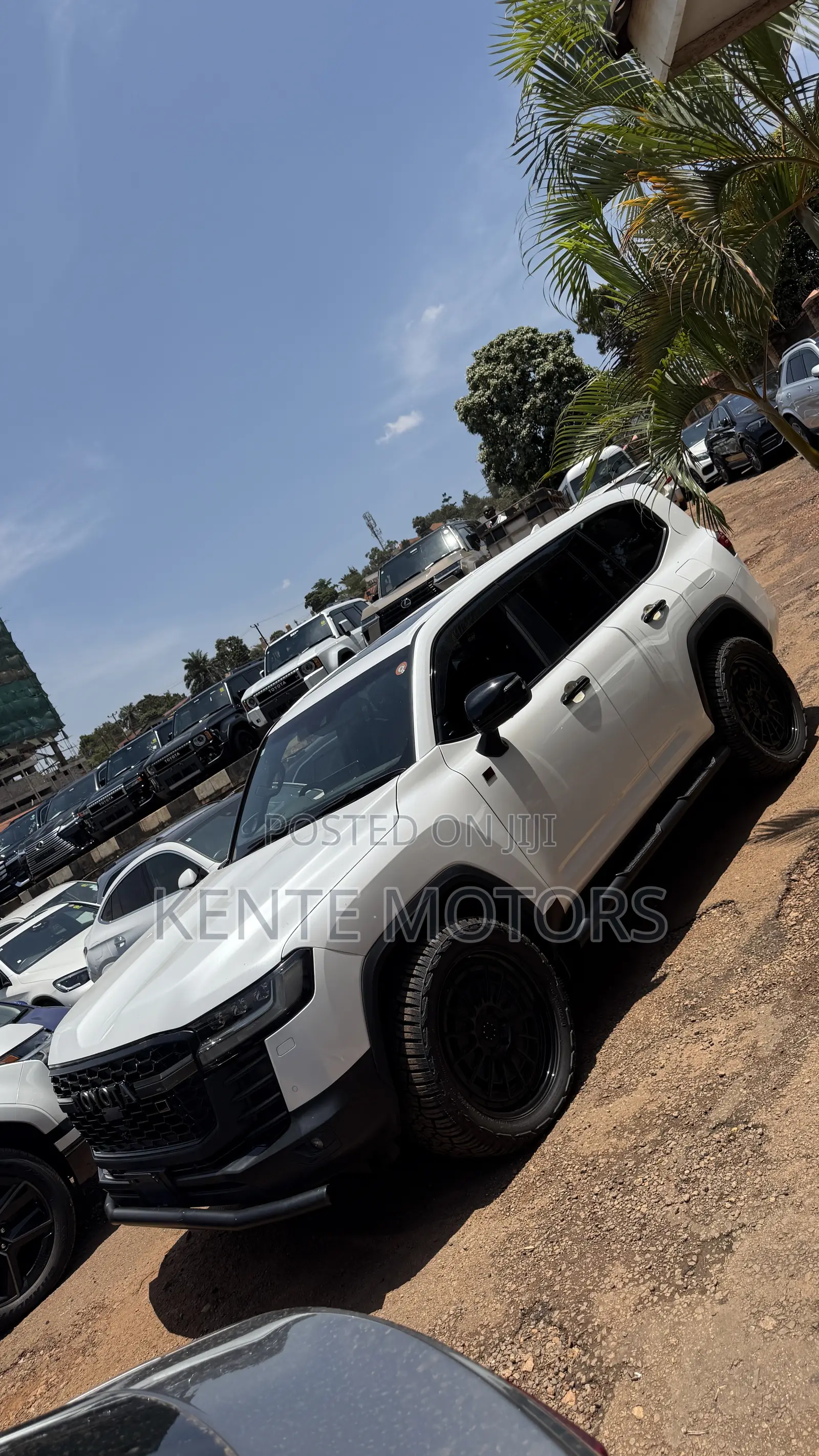 Toyota Land Cruiser LC300 2024 White