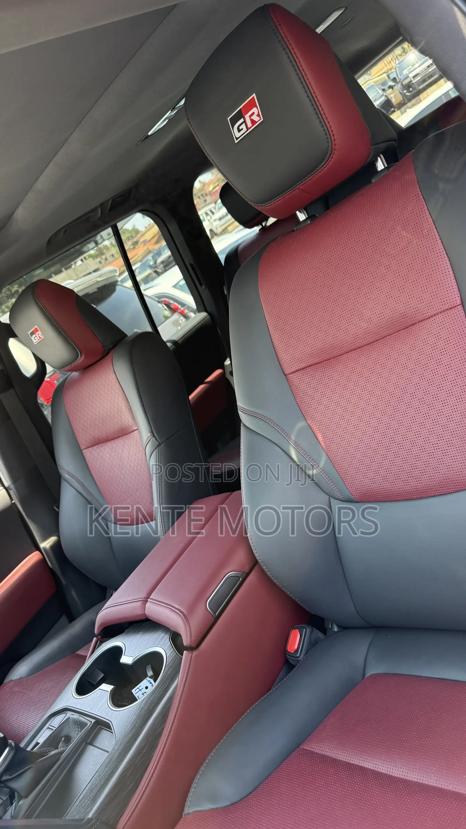 Toyota Land Cruiser LC300 2024 White