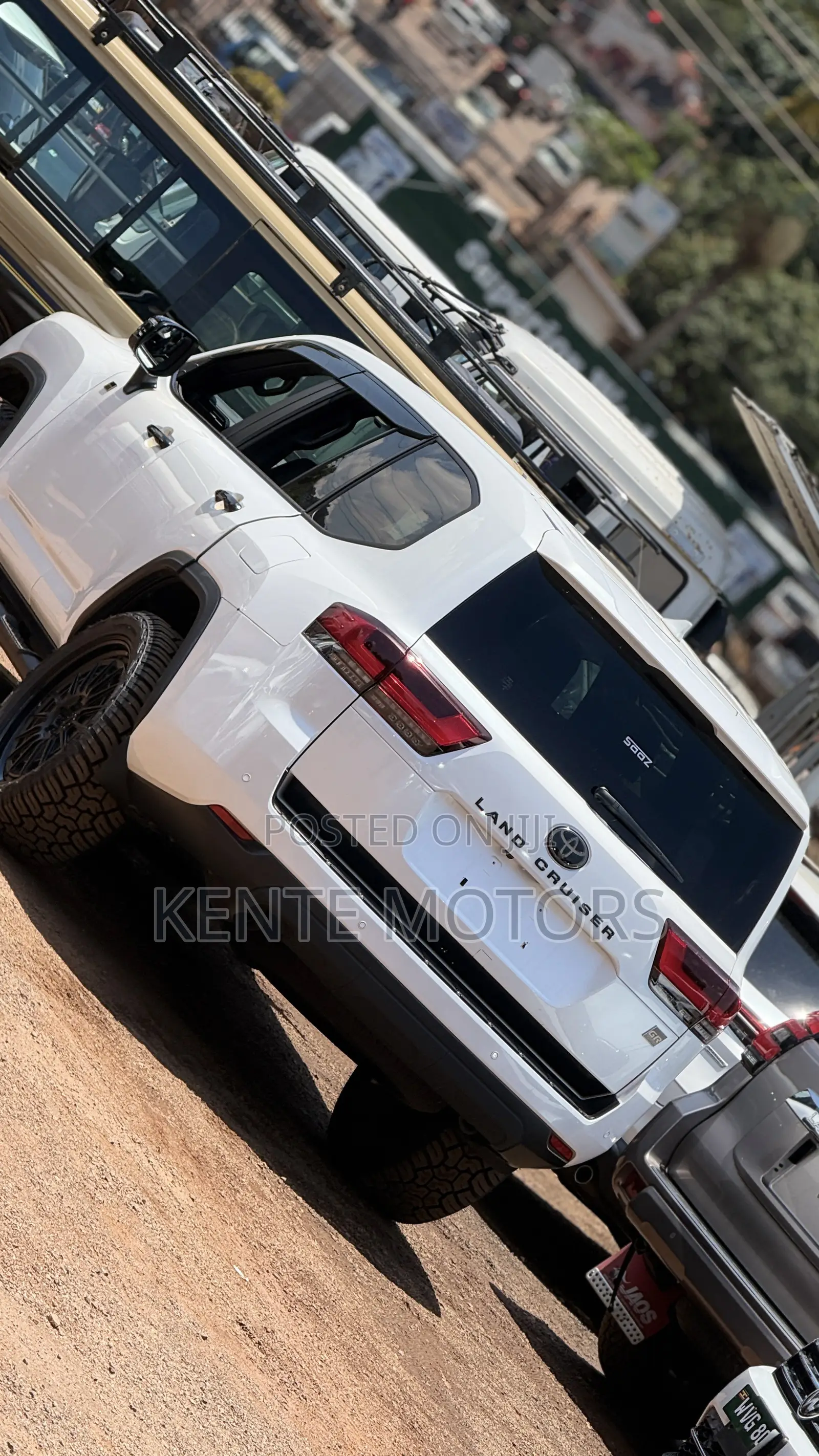 Toyota Land Cruiser LC300 2024 White